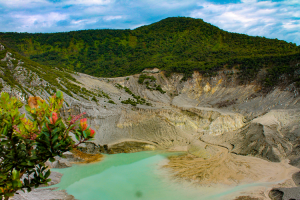 Gunung Tangkuban Perahu: Magnet Wisata Alam Lembang dan Arena Outbound Petualangan yang Menggairahkan!